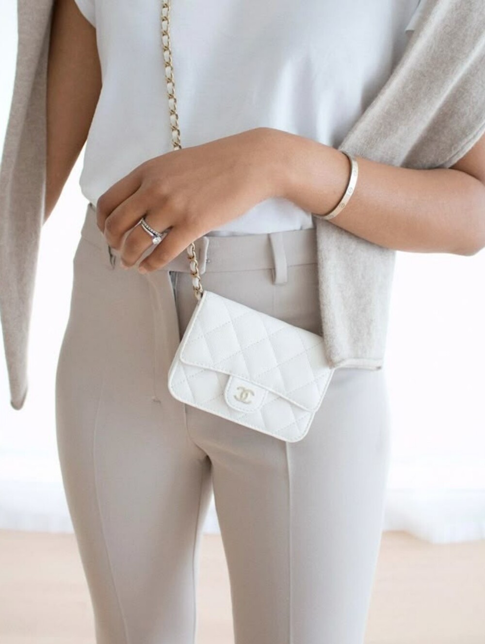 White Quilted Leather Chain Crossbody Wallet Mini Handbag Luxury Designer Style - Picture 4 of 4